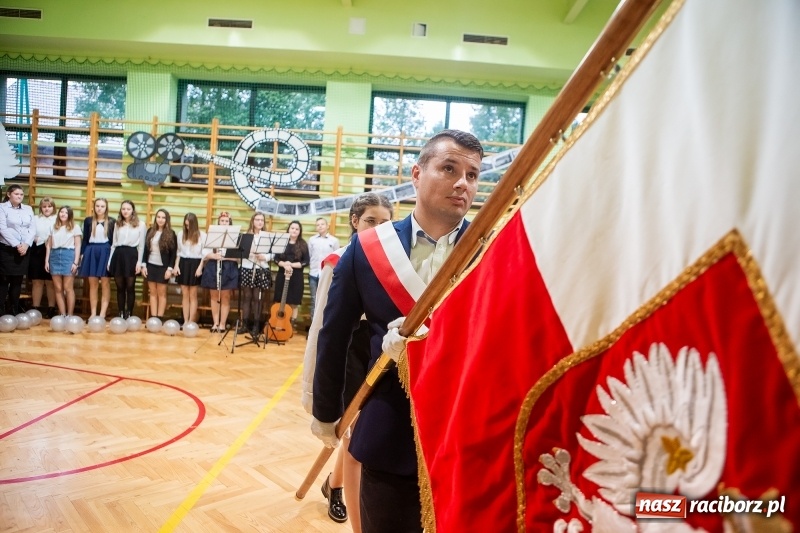 Zdjęcie w galerii na portalu naszraciborz.pl: Miała być 1000-latka, a została stara. Szkoła w Brzeziu świętuje dziś 135. urodziny  wiadomości z regionu