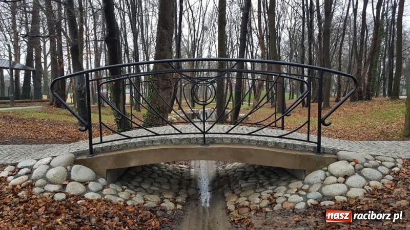 Zdjęcie w galerii na portalu naszraciborz.pl: Przypałacowy park w Tworkowie imponuje. Widać już efekty modernizacji  wiadomości z regionu