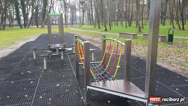 Zdjęcie w galerii na portalu naszraciborz.pl: Przypałacowy park w Tworkowie imponuje. Widać już efekty modernizacji  wiadomości z regionu