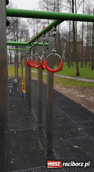 Zdjęcie w galerii na portalu naszraciborz.pl: Przypałacowy park w Tworkowie imponuje. Widać już efekty modernizacji  wiadomości z regionu