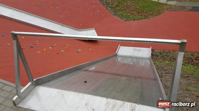 Zdjęcie w galerii na portalu naszraciborz.pl: Przypałacowy park w Tworkowie imponuje. Widać już efekty modernizacji  wiadomości z regionu