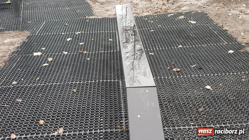 Zdjęcie w galerii na portalu naszraciborz.pl: Przypałacowy park w Tworkowie imponuje. Widać już efekty modernizacji  wiadomości z regionu