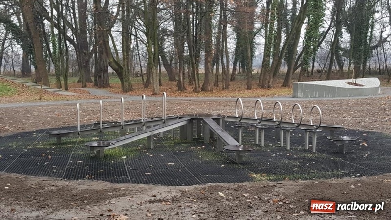 Zdjęcie w galerii na portalu naszraciborz.pl: Przypałacowy park w Tworkowie imponuje. Widać już efekty modernizacji  wiadomości z regionu
