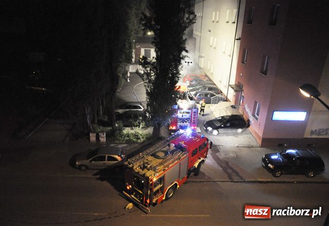 Zdjęcie w galerii na portalu naszraciborz.pl: Spłonęły samochody przy Staszica wiadomości z regionu
