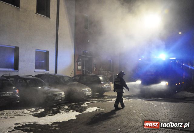 Zdjęcie w galerii na portalu naszraciborz.pl: Spłonęły samochody przy Staszica wiadomości z regionu