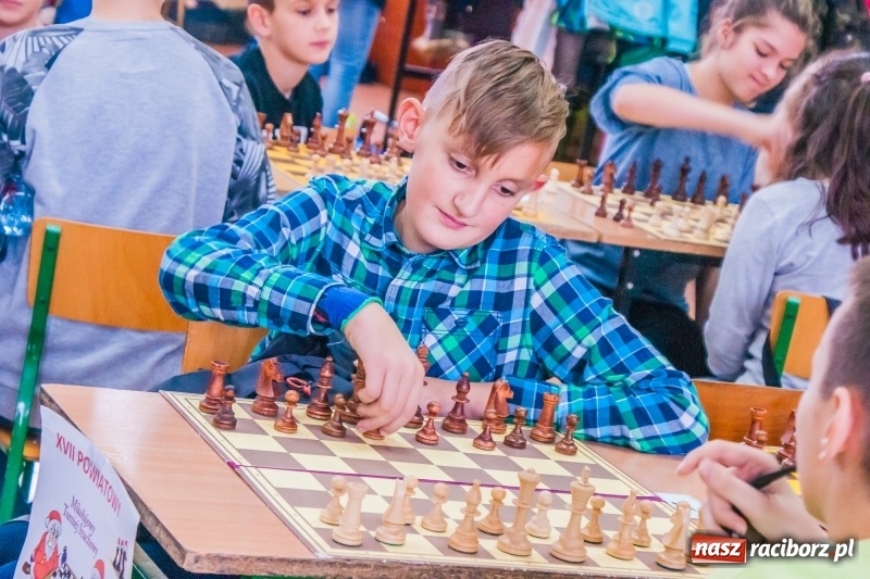 Zdjęcie w galerii na portalu naszraciborz.pl: XVII Mikołajkowy Turniej Szachowy w SP 4 wiadomości z regionu