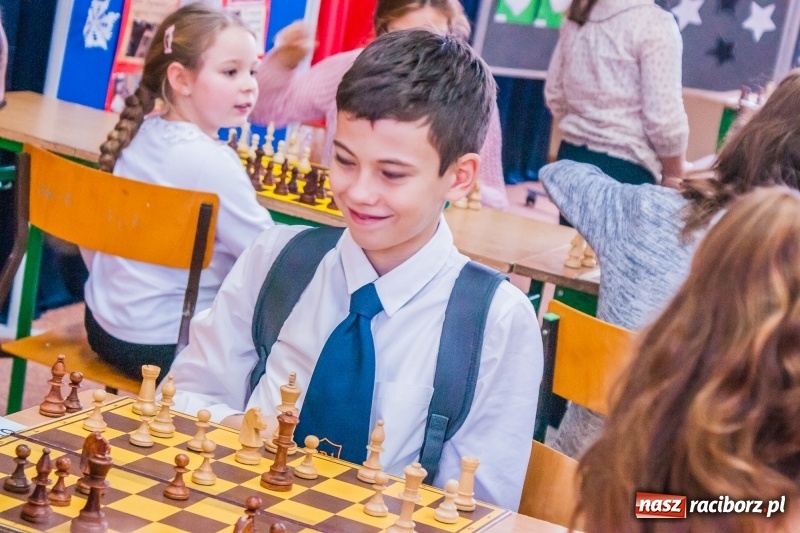 Zdjęcie w galerii na portalu naszraciborz.pl: XVII Mikołajkowy Turniej Szachowy w SP 4 wiadomości z regionu