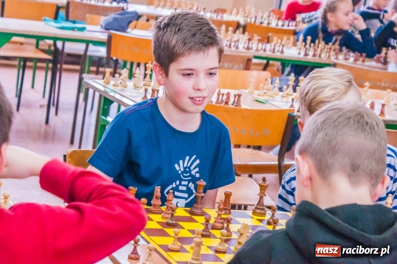 Zdjęcie w galerii na portalu naszraciborz.pl: XVII Mikołajkowy Turniej Szachowy w SP 4 wiadomości z regionu