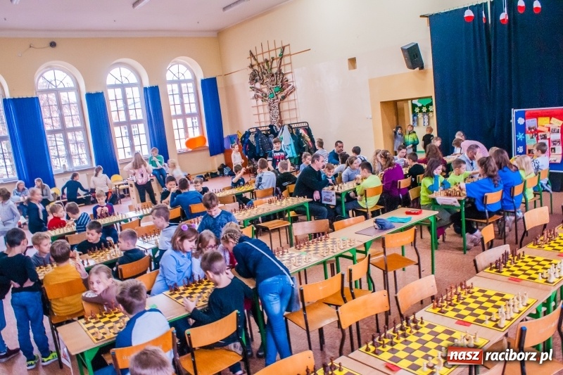 Zdjęcie w galerii na portalu naszraciborz.pl: XVII Mikołajkowy Turniej Szachowy w SP 4 wiadomości z regionu