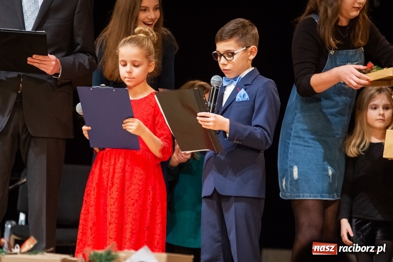Zdjęcie w galerii na portalu naszraciborz.pl: Koncert świąteczny w wykonaniu uczniów I LO i SP 4 w RCK wiadomości z regionu