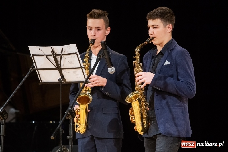 Zdjęcie w galerii na portalu naszraciborz.pl: Koncert świąteczny w wykonaniu uczniów I LO i SP 4 w RCK wiadomości z regionu