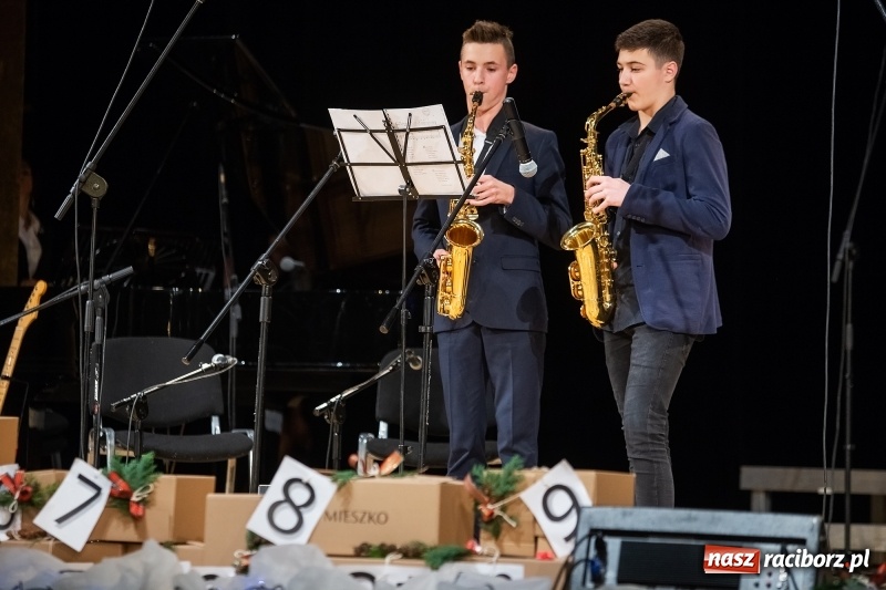 Zdjęcie w galerii na portalu naszraciborz.pl: Koncert świąteczny w wykonaniu uczniów I LO i SP 4 w RCK wiadomości z regionu