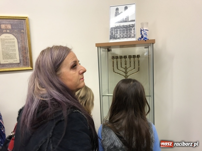 Zdjęcie w galerii na portalu naszraciborz.pl: Na zamku otwarto Izbę Pamięci Żydów Raciborskich FOTO i WIDEO wiadomości z regionu