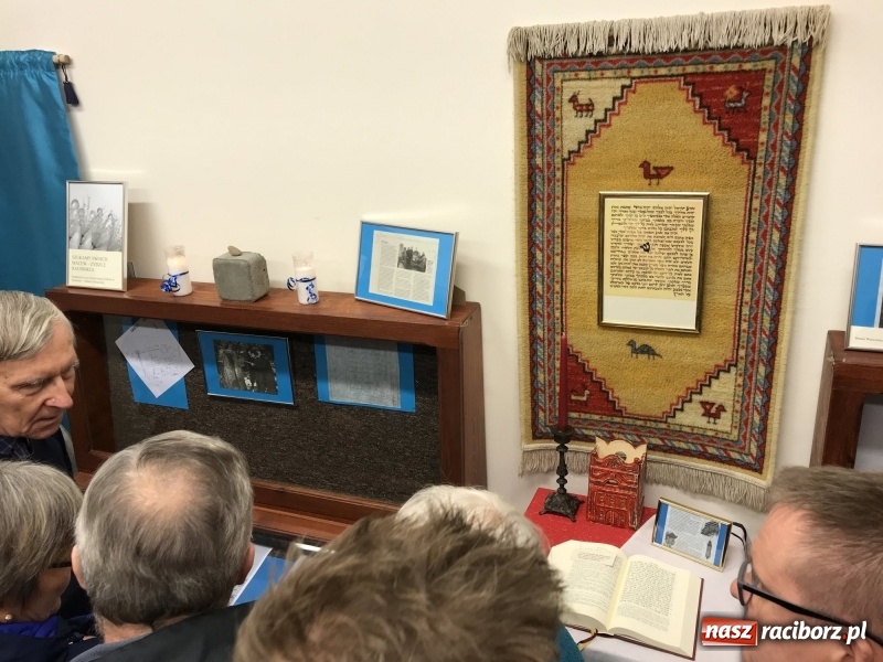 Zdjęcie w galerii na portalu naszraciborz.pl: Na zamku otwarto Izbę Pamięci Żydów Raciborskich FOTO i WIDEO wiadomości z regionu
