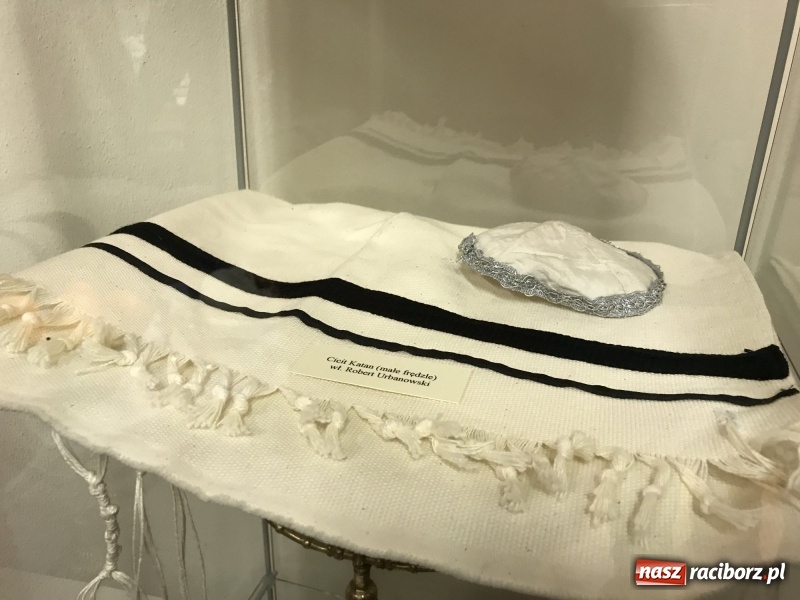 Zdjęcie w galerii na portalu naszraciborz.pl: Na zamku otwarto Izbę Pamięci Żydów Raciborskich FOTO i WIDEO wiadomości z regionu