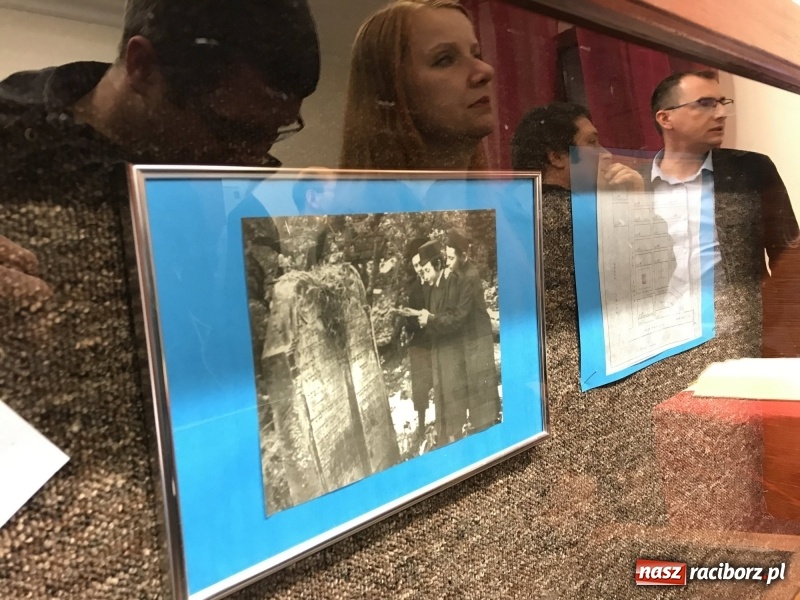 Zdjęcie w galerii na portalu naszraciborz.pl: Na zamku otwarto Izbę Pamięci Żydów Raciborskich FOTO i WIDEO wiadomości z regionu