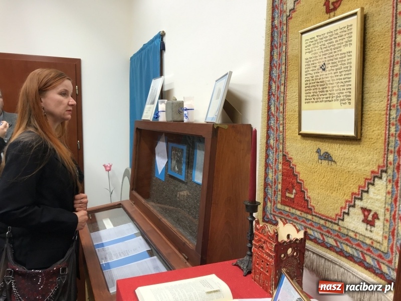 Zdjęcie w galerii na portalu naszraciborz.pl: Na zamku otwarto Izbę Pamięci Żydów Raciborskich FOTO i WIDEO wiadomości z regionu