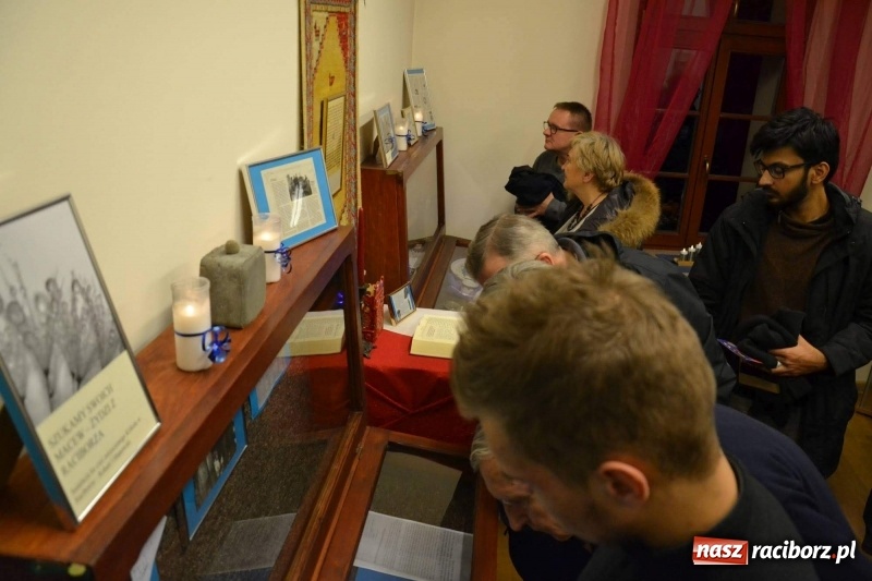 Zdjęcie w galerii na portalu naszraciborz.pl: Na zamku otwarto Izbę Pamięci Żydów Raciborskich FOTO i WIDEO wiadomości z regionu