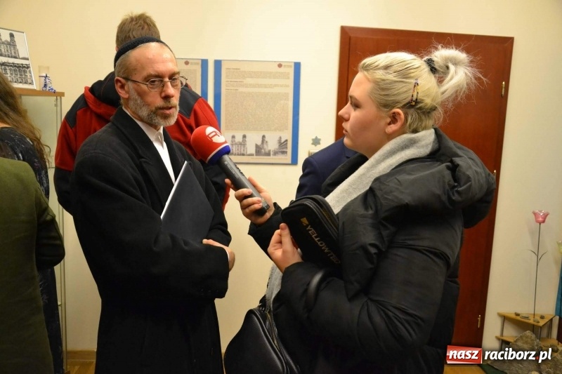Zdjęcie w galerii na portalu naszraciborz.pl: Na zamku otwarto Izbę Pamięci Żydów Raciborskich FOTO i WIDEO wiadomości z regionu