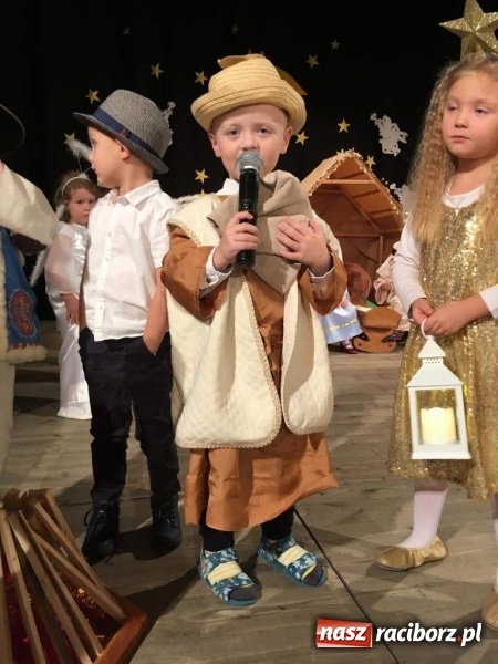 Zdjęcie w galerii na portalu naszraciborz.pl: Jasełka przedszkolaków Stokrotki na scenie Strzechy wiadomości z regionu