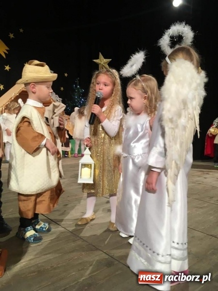 Zdjęcie w galerii na portalu naszraciborz.pl: Jasełka przedszkolaków Stokrotki na scenie Strzechy wiadomości z regionu