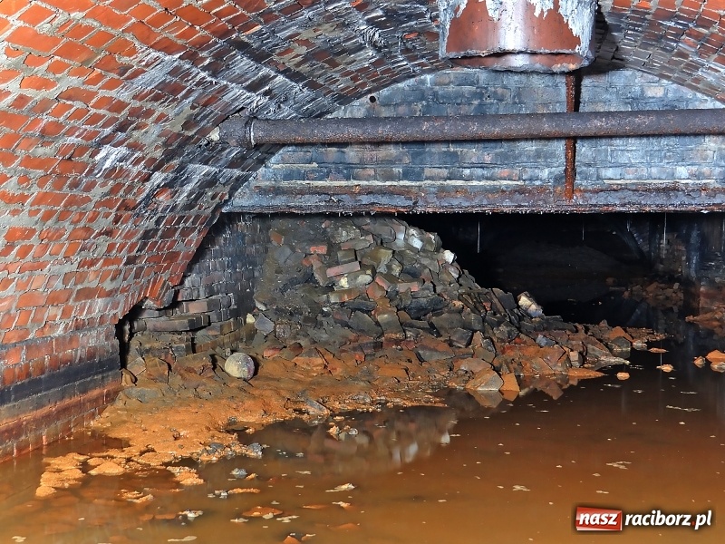 Zdjęcie w galerii na portalu naszraciborz.pl: Przy ulicy Stalmacha odkryto podziemny kanał  wiadomości z regionu