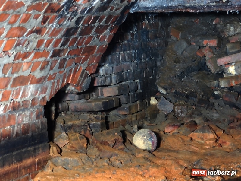 Zdjęcie w galerii na portalu naszraciborz.pl: Przy ulicy Stalmacha odkryto podziemny kanał  wiadomości z regionu