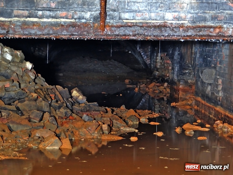 Zdjęcie w galerii na portalu naszraciborz.pl: Przy ulicy Stalmacha odkryto podziemny kanał  wiadomości z regionu