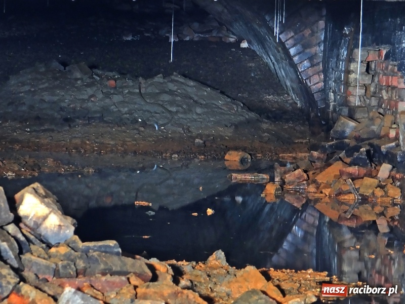Zdjęcie w galerii na portalu naszraciborz.pl: Przy ulicy Stalmacha odkryto podziemny kanał  wiadomości z regionu