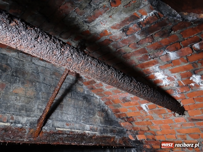 Zdjęcie w galerii na portalu naszraciborz.pl: Przy ulicy Stalmacha odkryto podziemny kanał  wiadomości z regionu