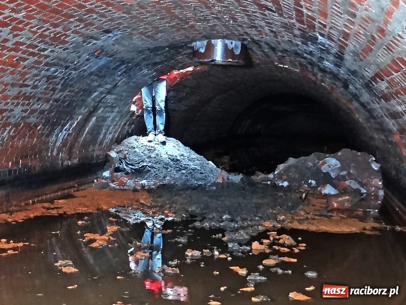 Zdjęcie w galerii na portalu naszraciborz.pl: Przy ulicy Stalmacha odkryto podziemny kanał  wiadomości z regionu