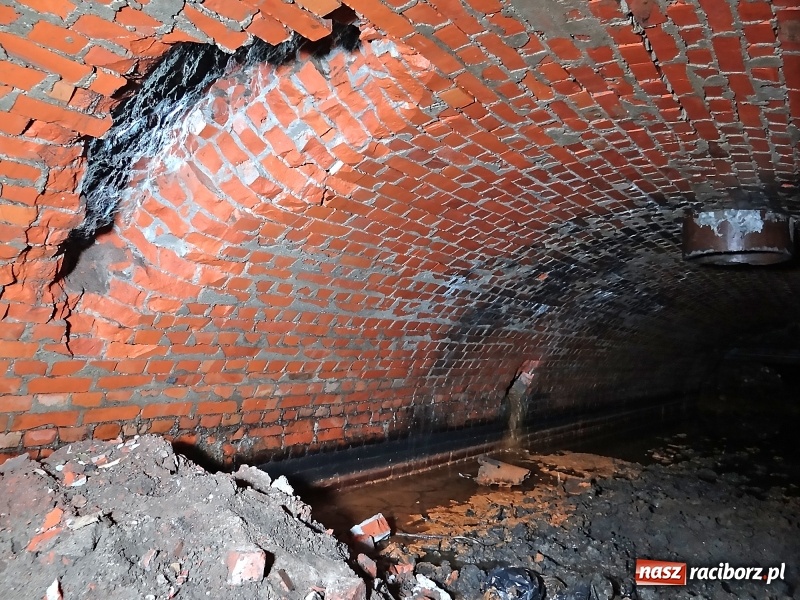 Zdjęcie w galerii na portalu naszraciborz.pl: Przy ulicy Stalmacha odkryto podziemny kanał  wiadomości z regionu