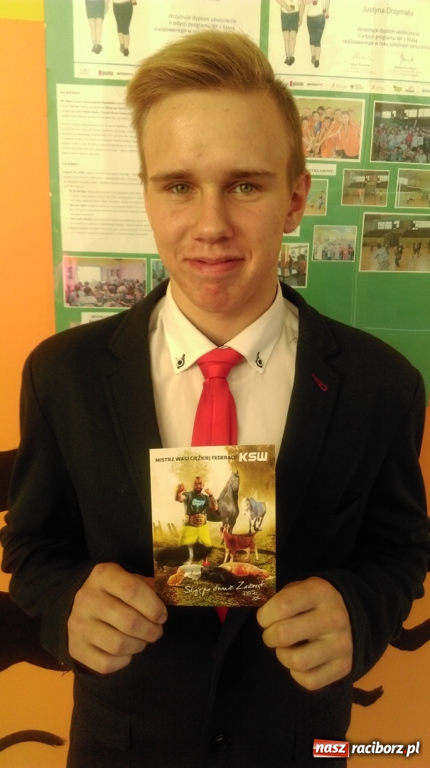 Zdjęcie w galerii na portalu naszraciborz.pl: Klub Wolontariusza z Kuźni Raciborskiej wspomógł raciborskie schronisko wiadomości z regionu