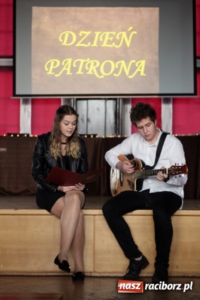 Zdjęcie w galerii na portalu naszraciborz.pl: Dzień Patrona w raciborskim I LO wiadomości z regionu