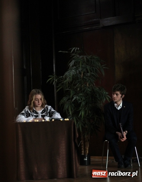 Zdjęcie w galerii na portalu naszraciborz.pl: Dzień Patrona w raciborskim I LO wiadomości z regionu