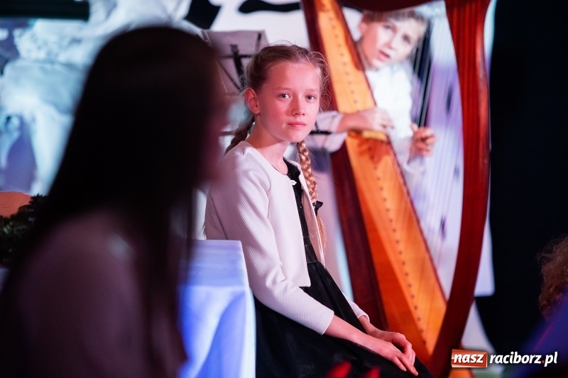 Zdjęcie w galerii na portalu naszraciborz.pl: Wieczór kolęd i pastorałek w SP 13 wiadomości z regionu