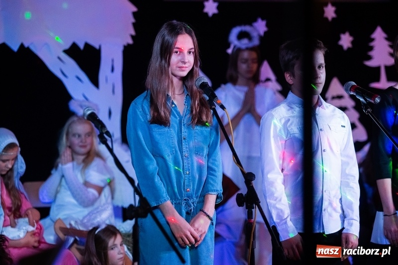 Zdjęcie w galerii na portalu naszraciborz.pl: Wieczór kolęd i pastorałek w SP 13 wiadomości z regionu