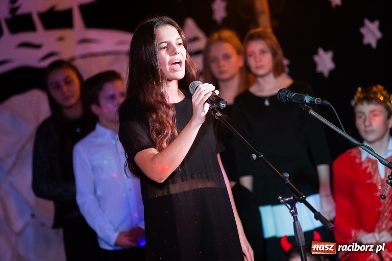 Zdjęcie w galerii na portalu naszraciborz.pl: Wieczór kolęd i pastorałek w SP 13 wiadomości z regionu
