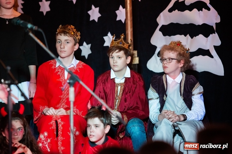 Zdjęcie w galerii na portalu naszraciborz.pl: Wieczór kolęd i pastorałek w SP 13 wiadomości z regionu
