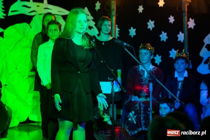 Zdjęcie w galerii na portalu naszraciborz.pl: Wieczór kolęd i pastorałek w SP 13 wiadomości z regionu