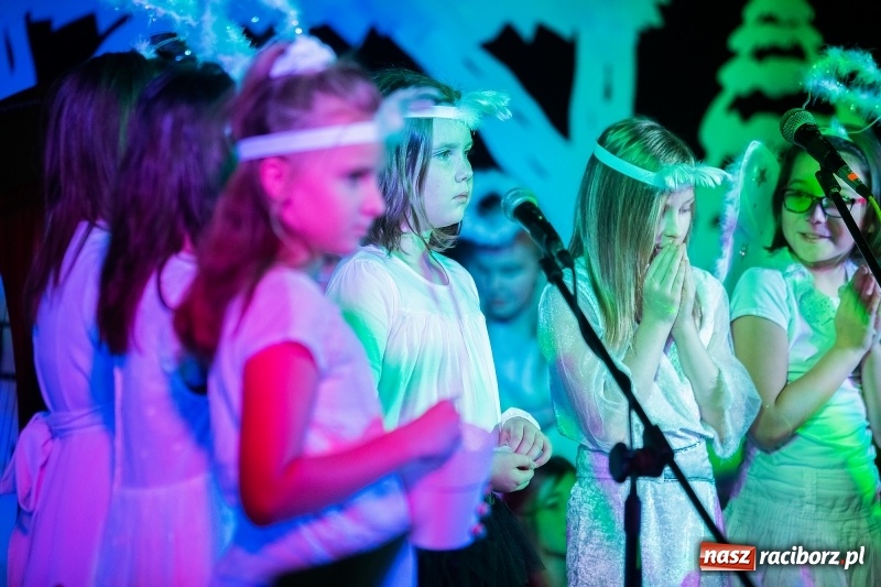 Zdjęcie w galerii na portalu naszraciborz.pl: Wieczór kolęd i pastorałek w SP 13 wiadomości z regionu