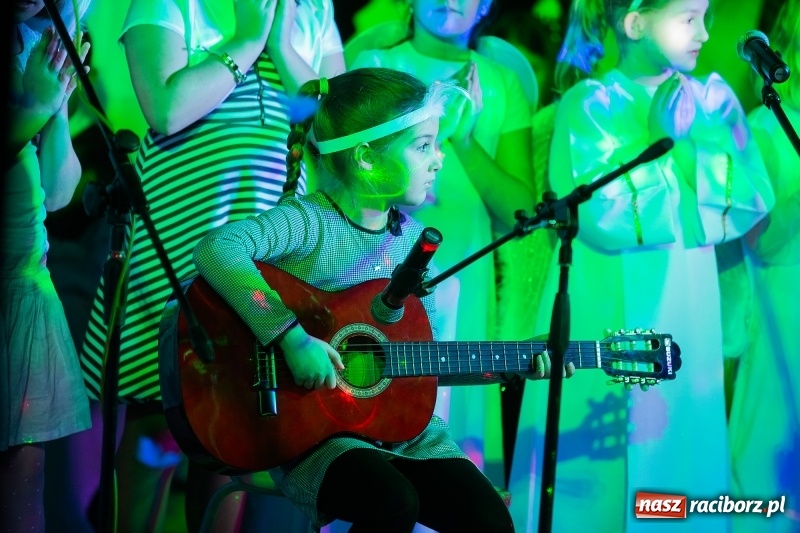 Zdjęcie w galerii na portalu naszraciborz.pl: Wieczór kolęd i pastorałek w SP 13 wiadomości z regionu