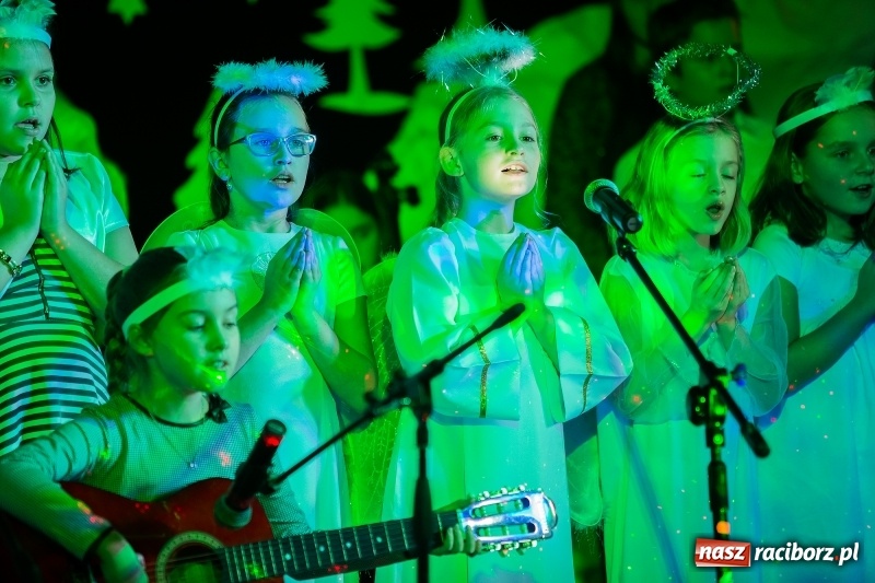 Zdjęcie w galerii na portalu naszraciborz.pl: Wieczór kolęd i pastorałek w SP 13 wiadomości z regionu