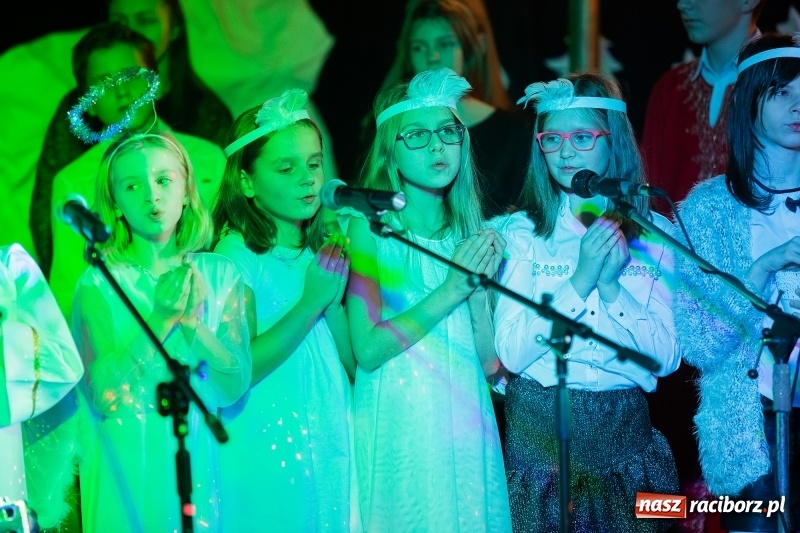 Zdjęcie w galerii na portalu naszraciborz.pl: Wieczór kolęd i pastorałek w SP 13 wiadomości z regionu