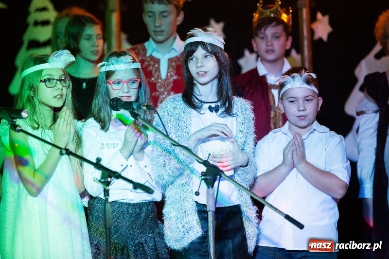 Zdjęcie w galerii na portalu naszraciborz.pl: Wieczór kolęd i pastorałek w SP 13 wiadomości z regionu