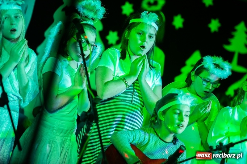 Zdjęcie w galerii na portalu naszraciborz.pl: Wieczór kolęd i pastorałek w SP 13 wiadomości z regionu