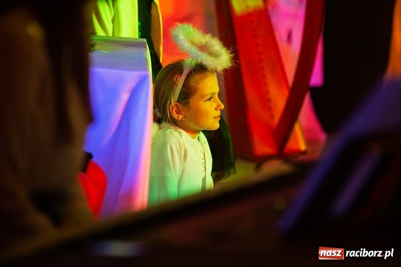 Zdjęcie w galerii na portalu naszraciborz.pl: Wieczór kolęd i pastorałek w SP 13 wiadomości z regionu