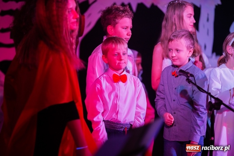 Zdjęcie w galerii na portalu naszraciborz.pl: Wieczór kolęd i pastorałek w SP 13 wiadomości z regionu