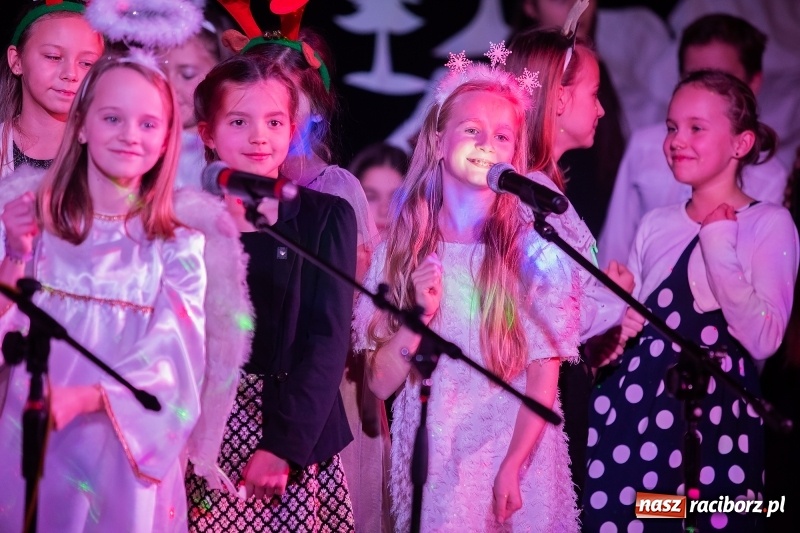 Zdjęcie w galerii na portalu naszraciborz.pl: Wieczór kolęd i pastorałek w SP 13 wiadomości z regionu