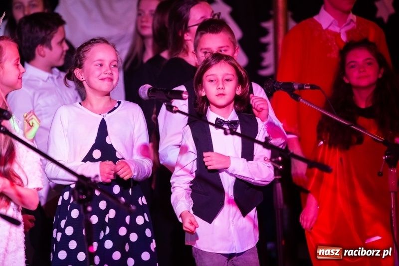 Zdjęcie w galerii na portalu naszraciborz.pl: Wieczór kolęd i pastorałek w SP 13 wiadomości z regionu